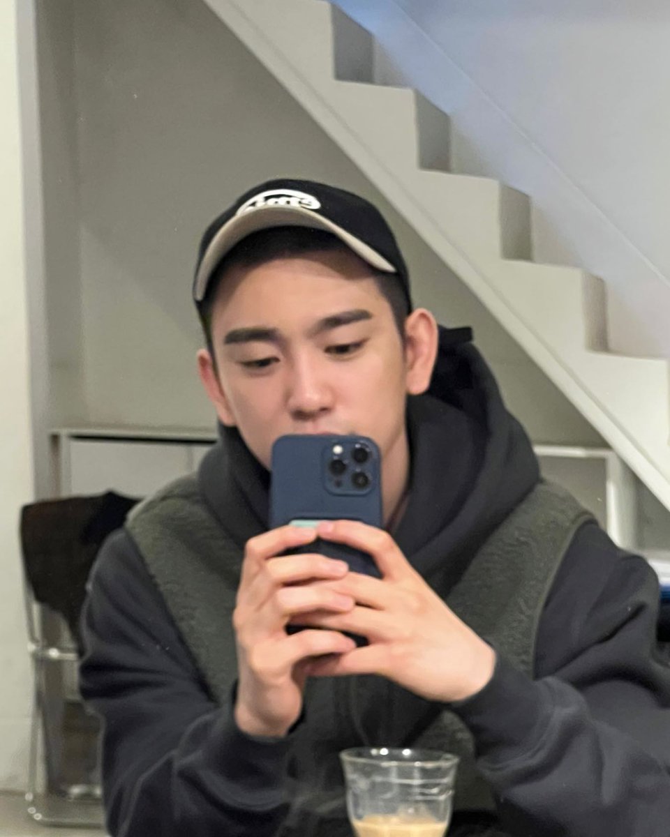 sevendless's tweet photo. GUYS JINYOUNG’S HAIR 😭😭😭 https://t.co/cSIUU7hbIX