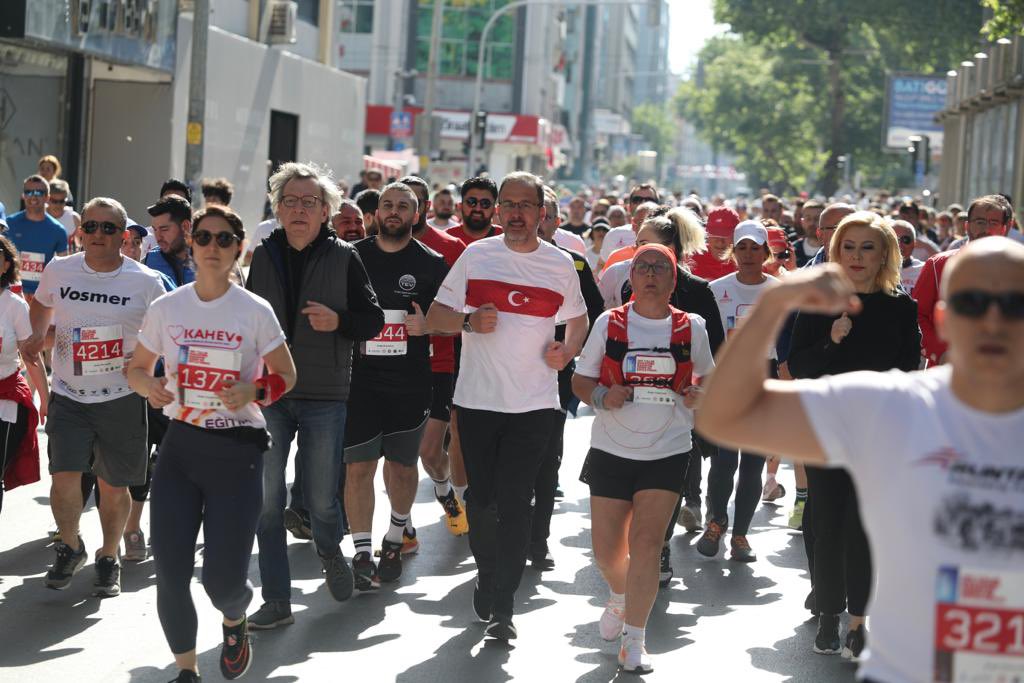 Güzel İzmir’imizin güzel bir pazar sabahında koşulan Maratonİzmir Avek 2023'e katıldık.🏃🏻‍♀️🏃🏻‍♂️