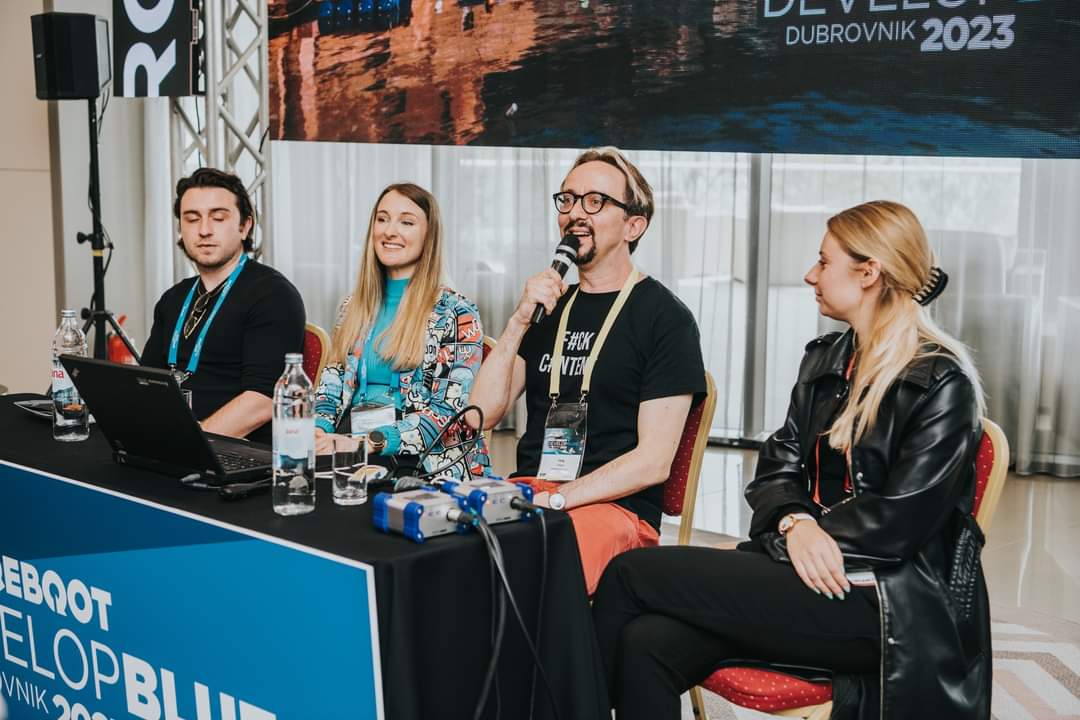 Nice memory from our @RebootDevelop 'Let's Get Physical' panel with @ASpecialHell, @RegalRogerss and @AmizicKatarina. We talked about launching @lostincult in the middle of a pandemic and the challenges and beauty of bringing people together in this increasingly digital world.