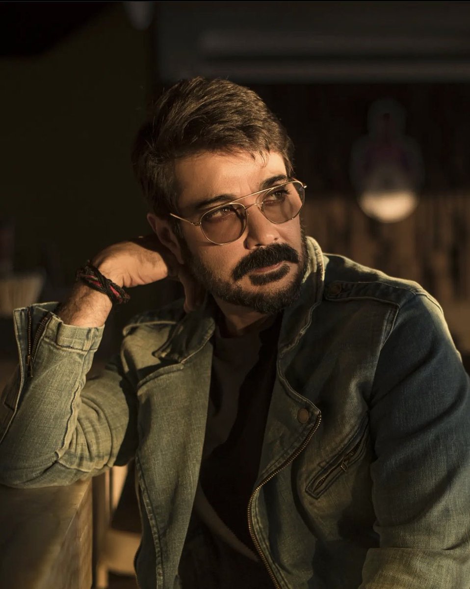 Calcutta_Times's tweet photo. Everyone hold your breath! The star has arrived! @prosenjitbumba looks dashing in this cool denim fit, rocking his signature shades!
#prosenjit #prosenjitchatterjee #prosenjit_chatterjee #denim #tollywood #celebrity https://t.co/SLGHxLh9h1