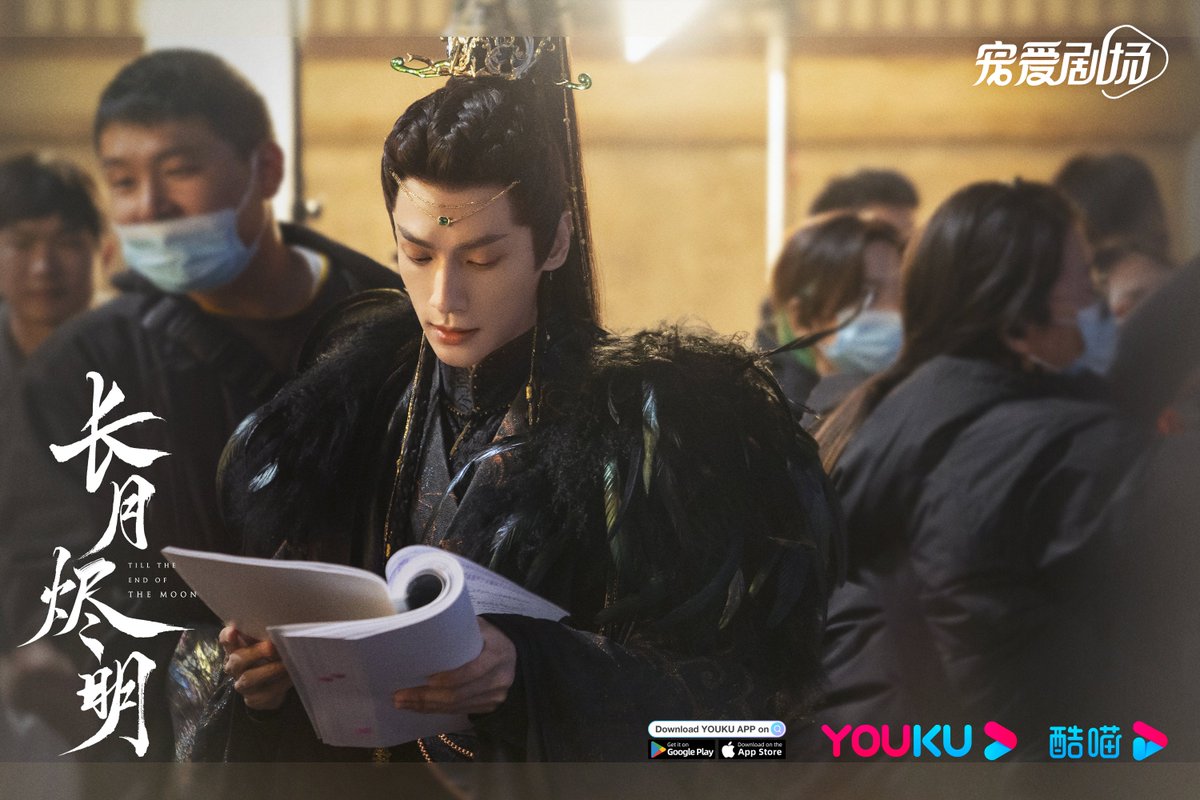 youkuthailand's tweet photo. #จันทราอัสดง #TillTheEndOfTheMoon เขามักจะอ่านสคริปต์ในกองถ่าย พยายามมองหาจุดที่ควรปรับ และชั่งน้ำหนักทุกคำเพื่อแสดงบทของตัวละครดังกล่าวออกมาให้ดีที่สุด! รับชม "จันทราอัสดง" กันต่อที่ YOUKU International! #หลัวอวิ๋นซี #LuoYunxi 

#YOUKU #YOUKUThailand https://t.co/BzeCQcWdrj