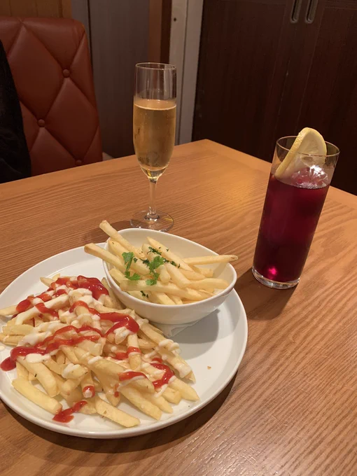 これは木曜日のステ後に食べたぱえりあとクレームブリュレとサングリアです