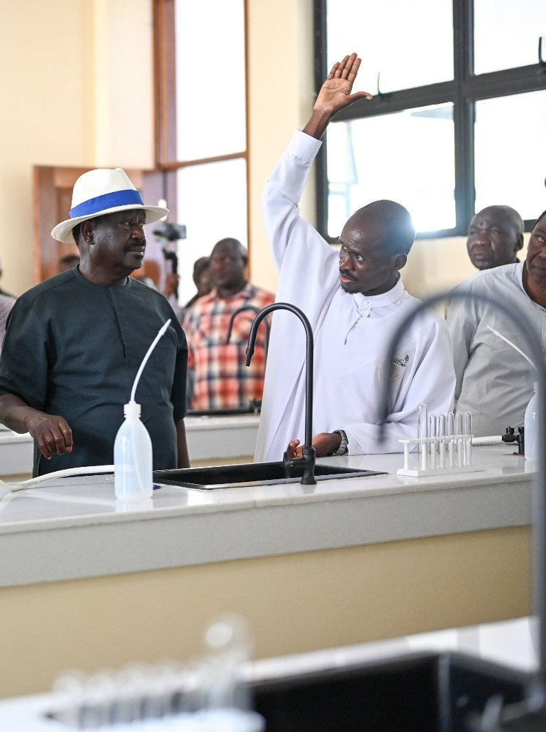 What do you think Pastor Ezekiel was telling Raila Odinga?