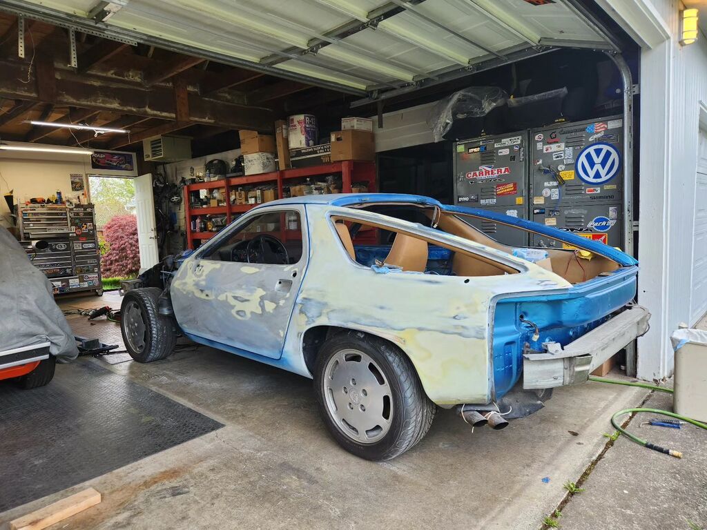 throttlegrotto's tweet photo. Shifted my efforts from the rabbit to the #92hate in an effort to get it ready for paint.  Tons to do to get this #porsche ready for the  body shop at the end of the month! 
#porsche928 #928 #porschesofinstagram https://t.co/v4mDAtkxJx https://t.co/2HHTsWOu0x