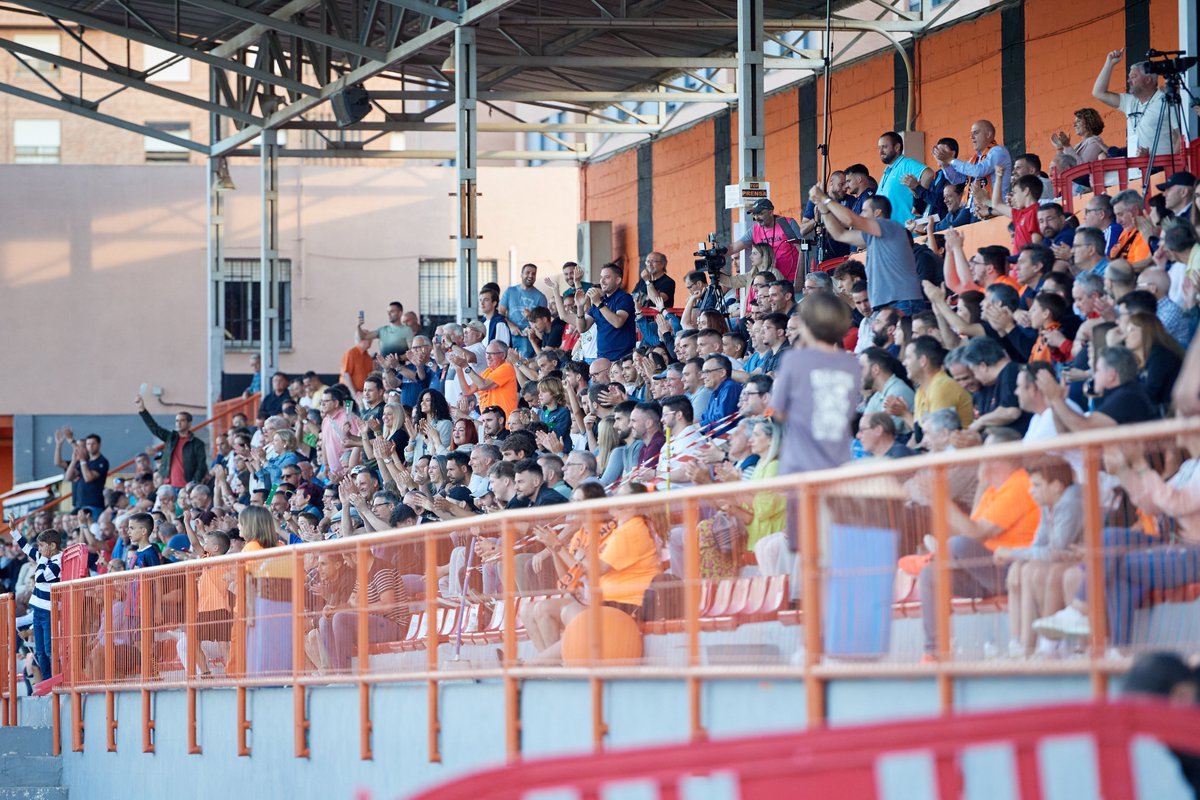 tcf_oficial's tweet photo. Gracias, San Gregorio. 🫶🧡

Lo que vivimos ayer fue increíble. Llenazo absoluto y un ambiente de 10. Sois la mejor afición del mundo.  

¿Lo repetimos el próximo fin de semana? 😉🔥 https://t.co/VLkLPGOAvX