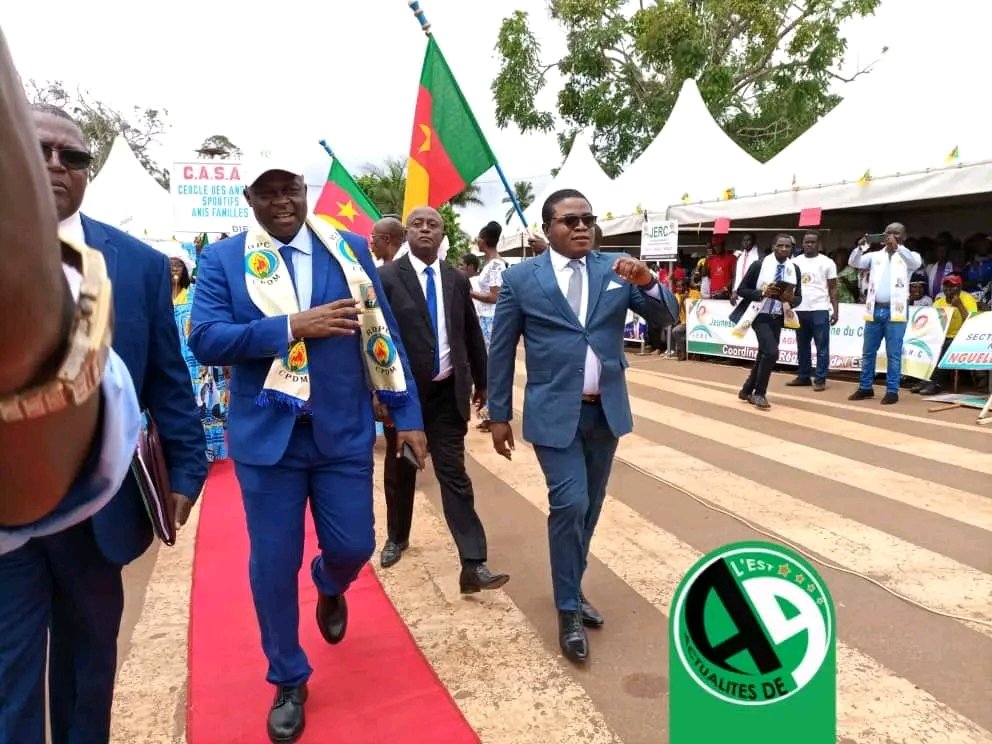 MimiMefoInfo's tweet image. #Les fils et filles du département du #haut #nyong région l&apos;#Est, ont organisé ce samedi un meeting de #remerciement
au #président de la #République, pour la #nomination de #Roger #Athanase Meyong Abath au poste de #Directeur #Général des #Impôts

mimimefoinfos.com