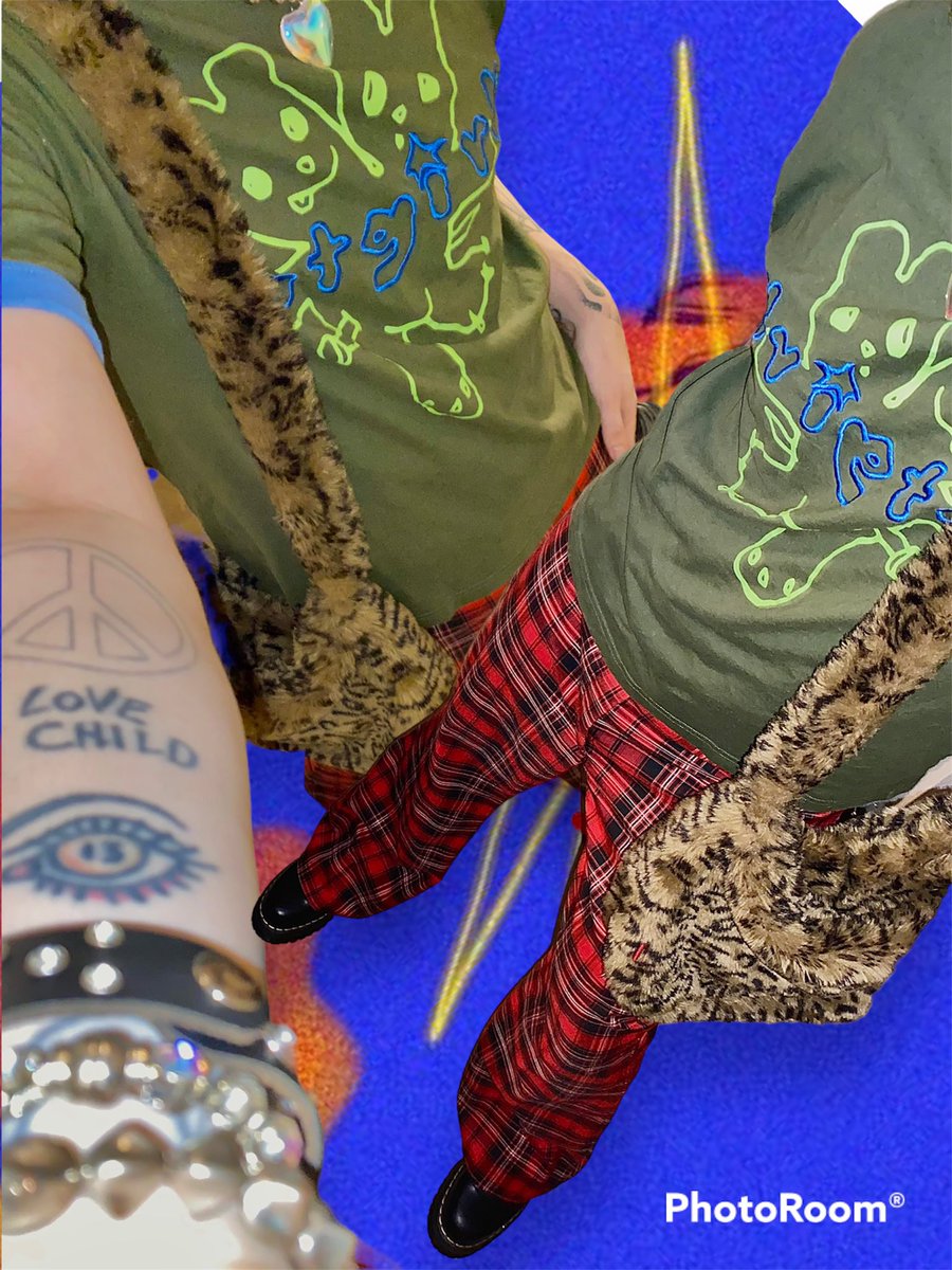 Lzzrdqueen's tweet photo. Still In my headless  icon era

Waiting till I get jawline filler/buccal fat removal before I put my face in frame again🙃 https://t.co/u4iFlksHzQ