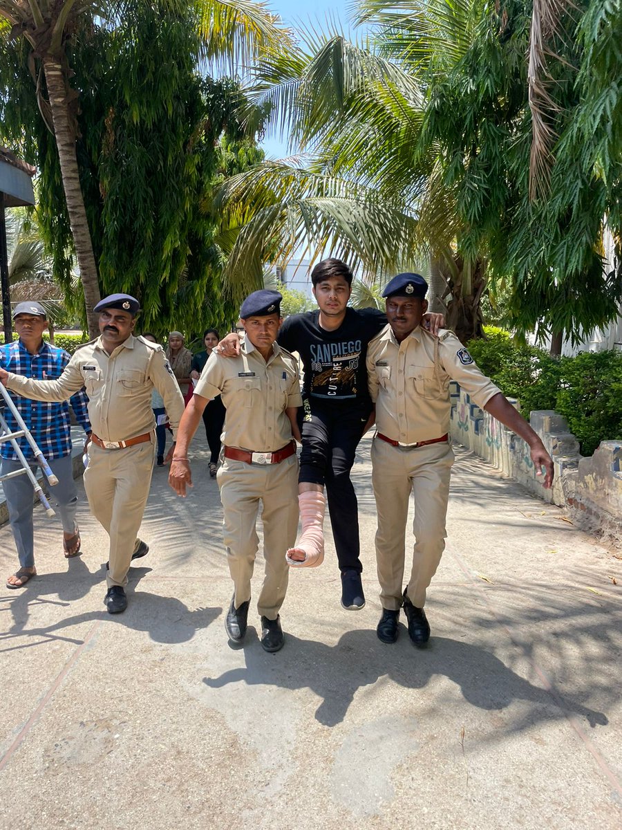 Student of Talati exam was facilitated by Deesa Police
<a href="/PMOIndia/">PMO India</a> <a href="/CMOGuj/">CMO Gujarat</a> <a href="/sanghaviharsh/">Harsh Sanghavi</a> <a href="/dgpgujarat/">DGP Gujarat</a> <a href="/Hasmukhpatelips/">Hasmukh Patel</a> <a href="/GujaratPolice/">Gujarat Police</a> <a href="/SP_Banaskantha/">SP Banaskantha</a>