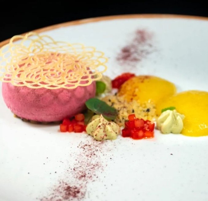 N3verLuckie's tweet photo. Beetroot, rosewater and black sesame cheesecake, whipped matcha custard, peach foam, honey and togarashi tuile and diced strawberries
#FoodBuff revival https://t.co/scX3DRGRPZ