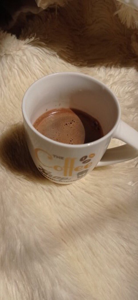 حدثنّي عن أمتع الأوقات ، أحدثك 
عن وقت تنتشر فيه رائِحة القهوة 

#حروف_وقهوة