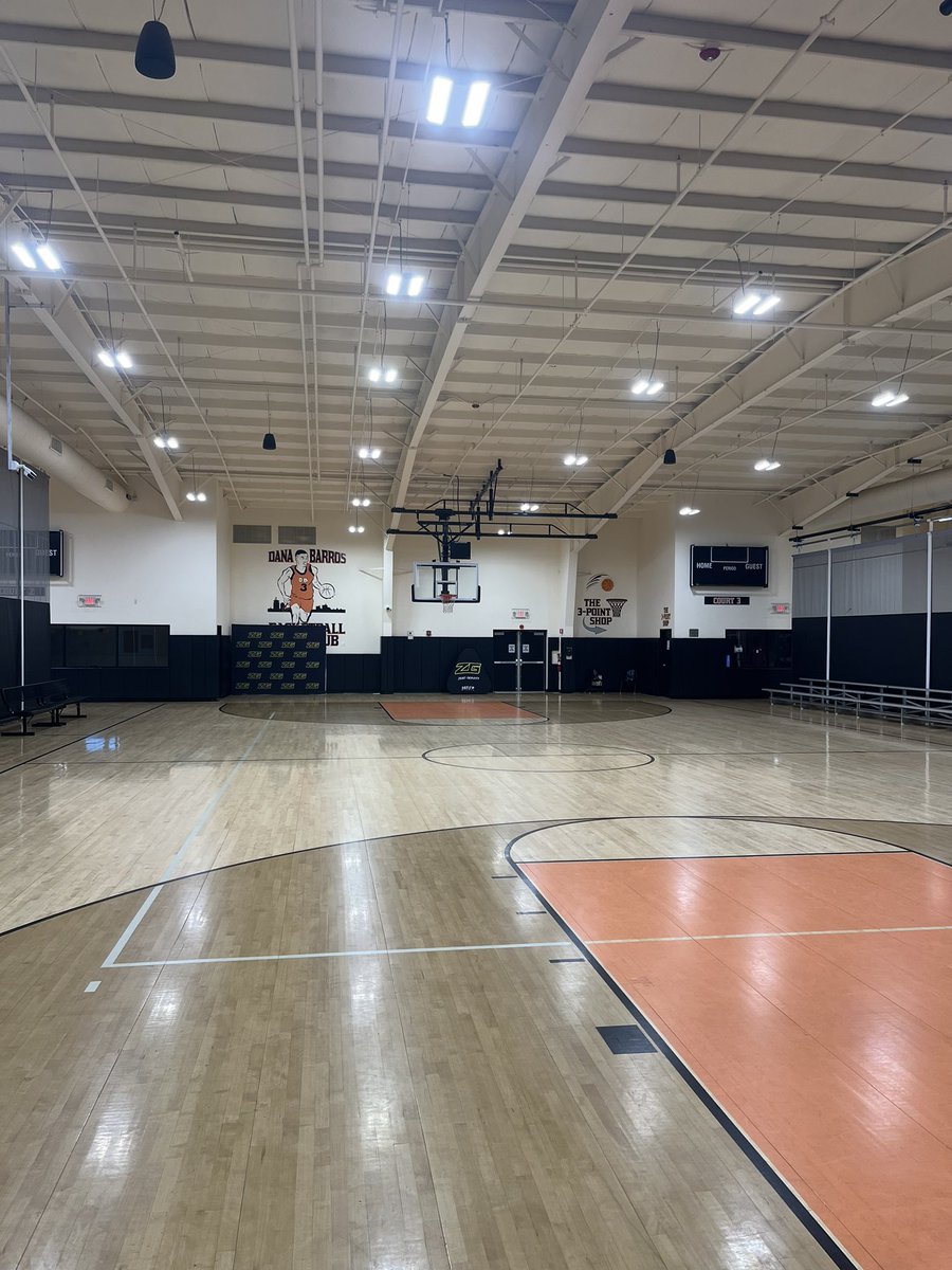JCurnowZG's tweet photo. The calm before the storm ⛈ All set for tip-off here at @danabarrosbball 
#ZGStates has been competitive all weekend🔥 
Who’s going to be crowned #ZGState Champions?👀 https://t.co/6sTX5rBqcJ