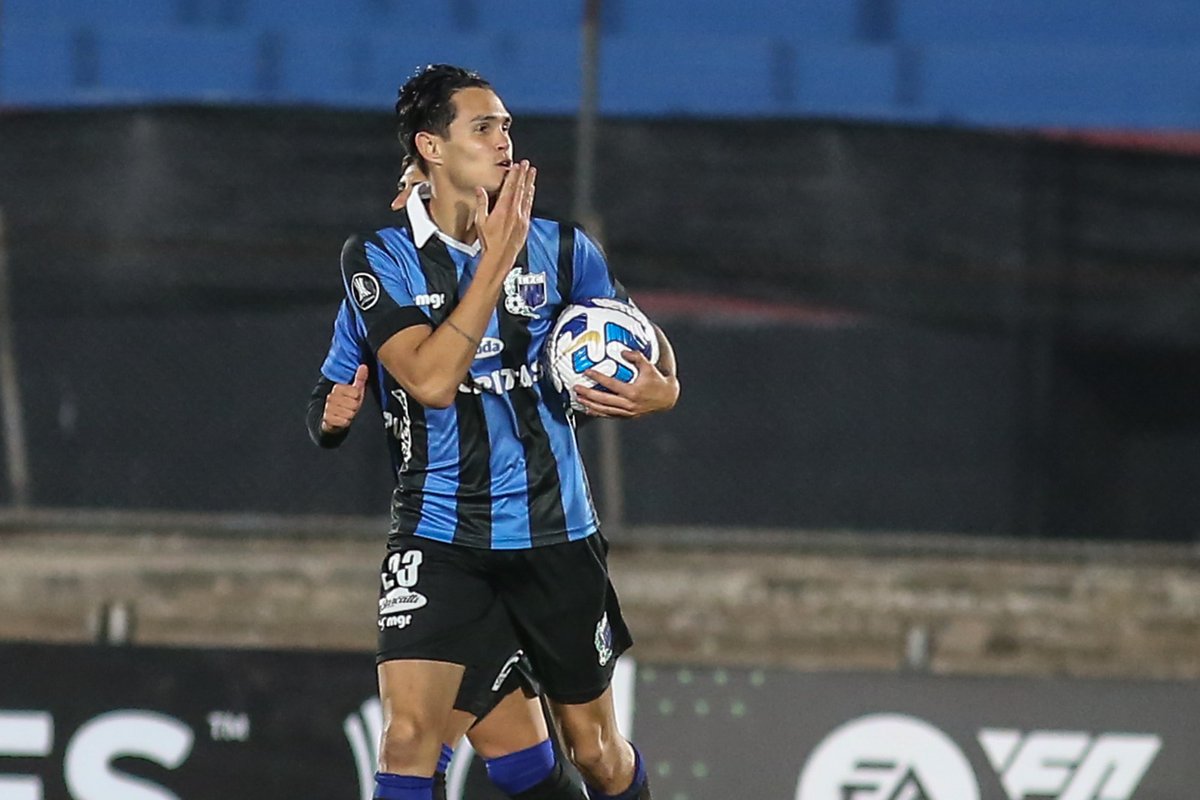 TridenteD4's tweet photo. 7 goles en los últimos 6 partidos para Ruben Bentancourt. Encendido el Cavani de la cuchilla. https://t.co/Gnd8QGF70q