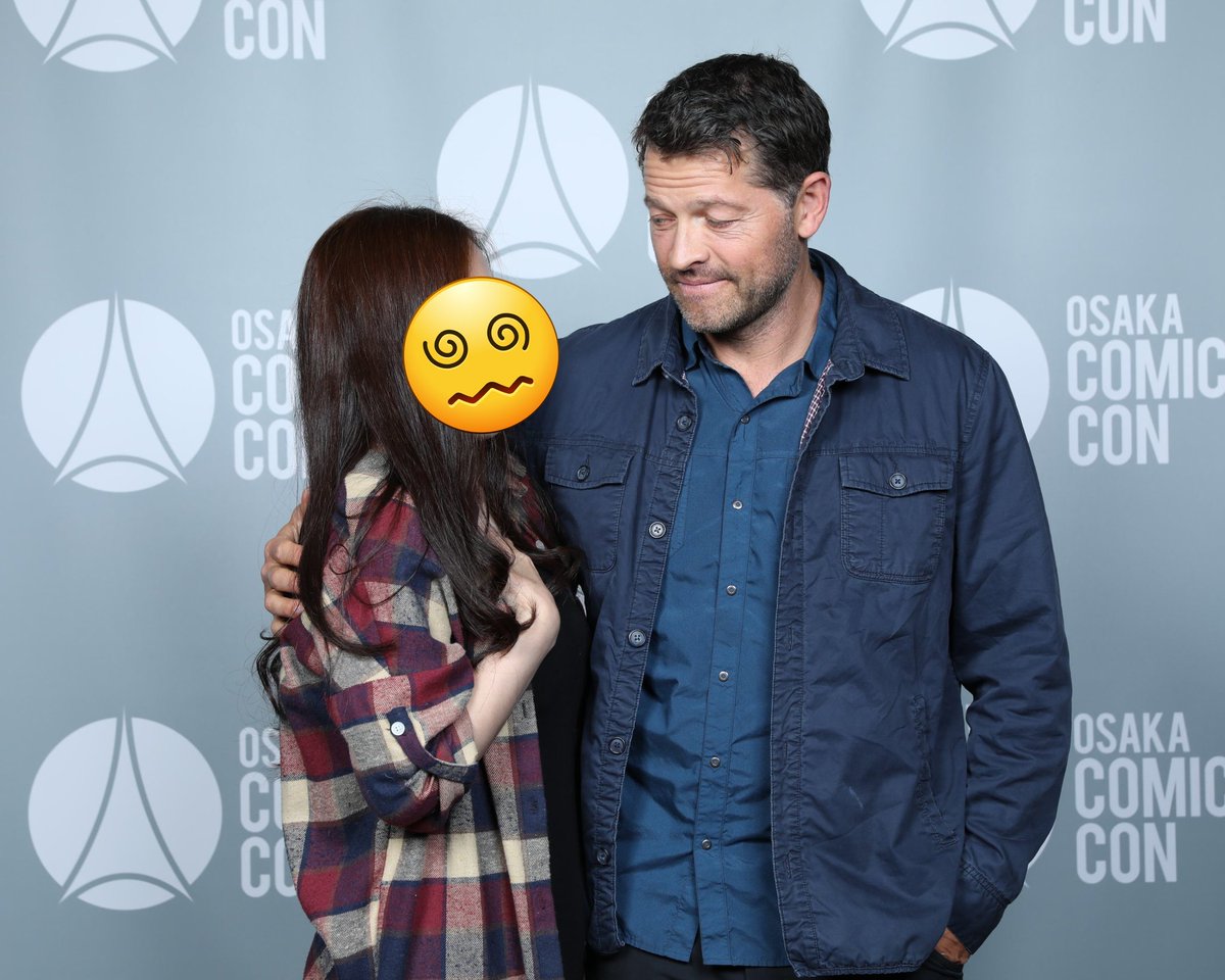 I said 'Can you please look at me the way Harvey looks at Rebecca?' and he nodded with a smug😱 and then his expression that changes literally in 0.1 sec sskskksslksk
#osakacomiccon2023 
#MishaCollins