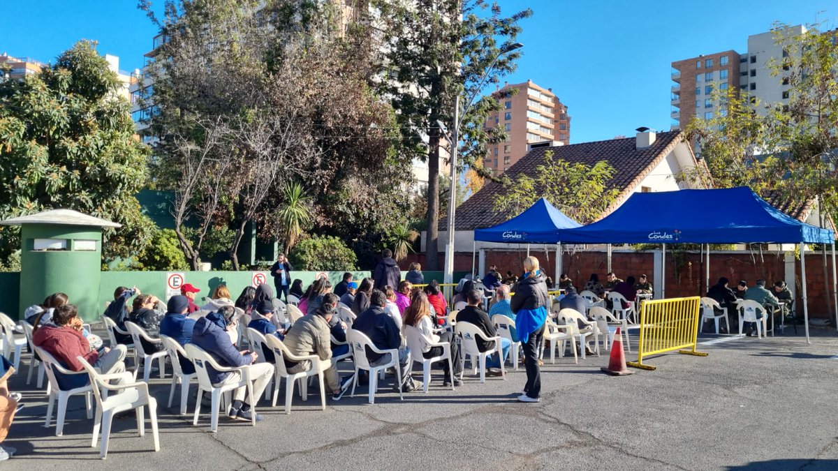 🗳 17ª comisaría de Las Condes, cerca de 40 personas esperan su turno para excusarse de votar #CooperativaElecciones