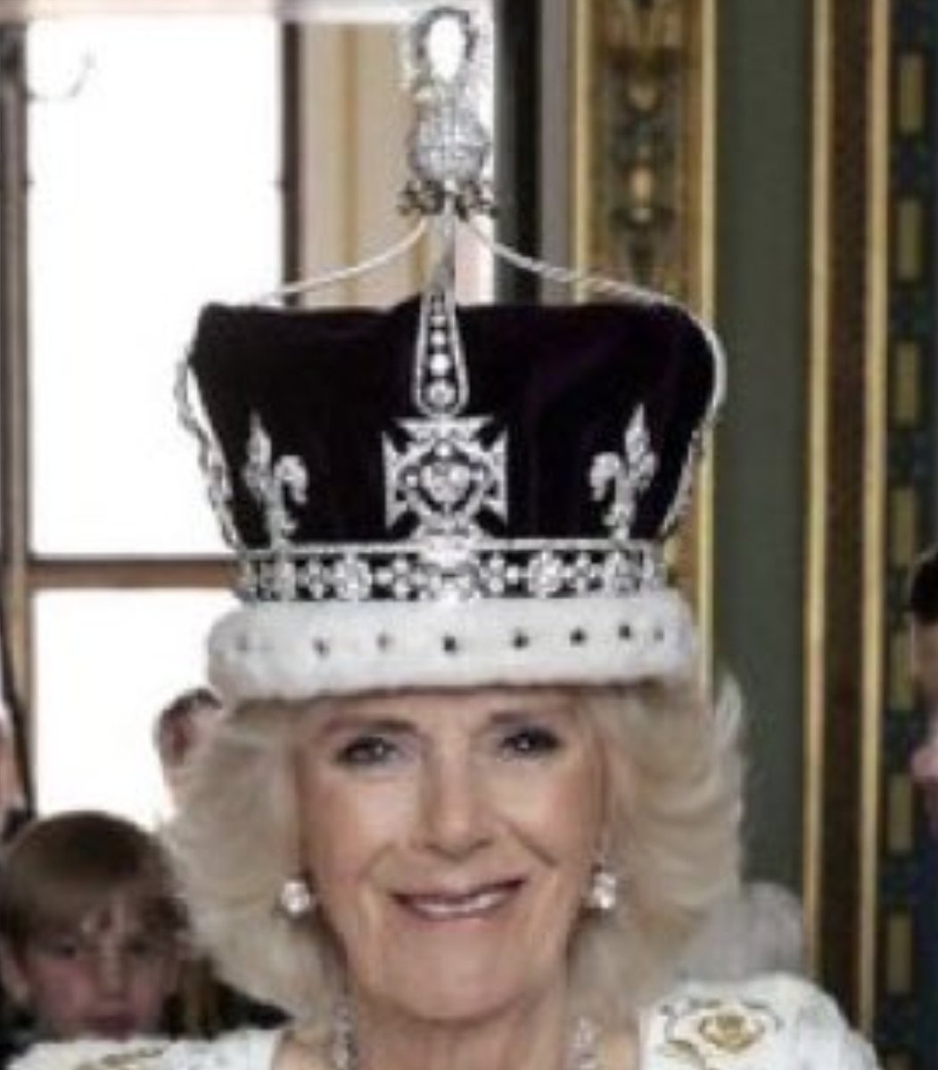 cosmiquemuffin's tweet image. Everyone hates  you, Queen Cosplay #Cowmilla #Sidepiece.

No makeup artist can fix the deep down ugly emanating from your sneering, cruel lips.