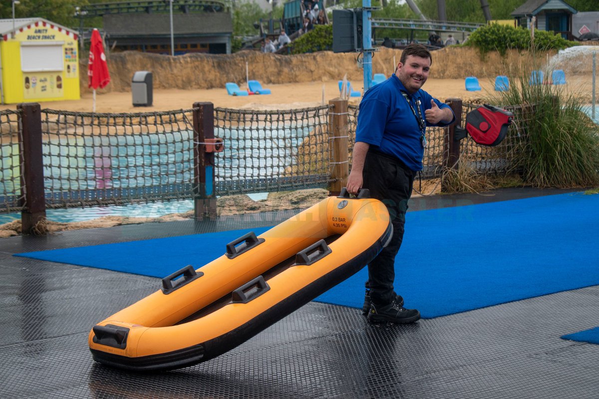 zachariahassler's tweet image. Depth Charge now has brand new rafts Gone is the red and new with the orange Great to see these being replaced as the older rafts were really starting to look and feel worn so good one thorpe 👍 Boat Modelled by @JacobPe31631720 #thorpepark #depthcharge #rafts 
🚤🛝