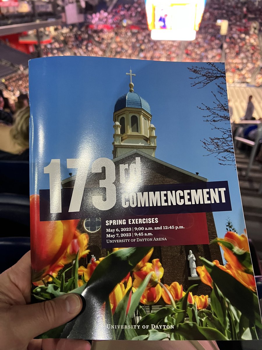bsakes's tweet photo. #Flyer23Grad #GoFlyers https://t.co/FEVzLAyCQL