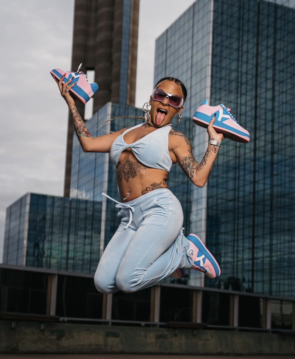 DuhUniversity's tweet photo. 🍬 New Dallas Drip 💧 #YumsShoes https://t.co/UOqGkxdxzE