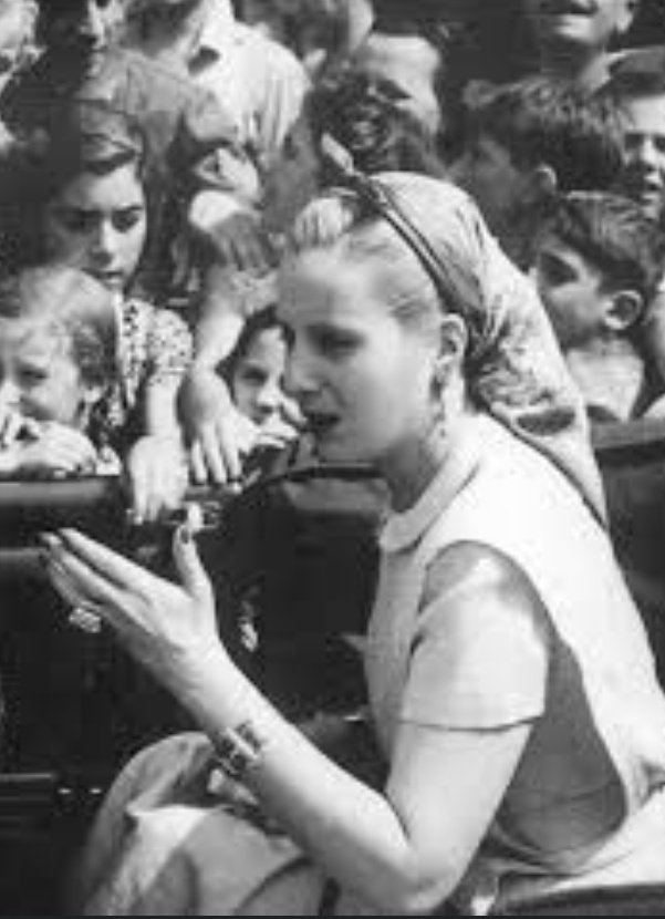 claudioarg19741's tweet photo. #EvitaCumple a 104 años del nacimiento de Eva Duarte de Perón, a quien dio la vida por los trabajadores y trabajadoras de esta Patria, por Perón.
Por siempre ✌️
#EvitaEterna https://t.co/b7UYTNx8qy