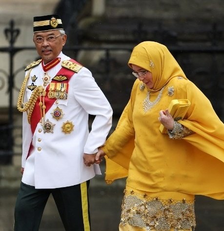 BalaAbdullahiGa's tweet photo. #FirstLadyofMalaysia, #PrincessofQatar, #QueenofJordan: @ Coronation of #BritishMonarch, #KingCharles.
#Islam isn't of being #Arab, #Hashimite, descendant of this or that. Most honoured in the sight of #Allah, is strict obidience to His injunctions (Q49:13)
@HaramainInfo https://t.co/pu2ben2zPU