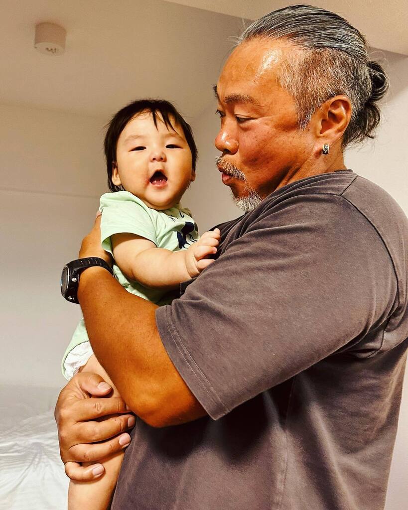 HazzyWild's tweet photo. いちおう、赤ちゃん抱っこできます。
しゅんやくん、あやのちゃんありがとう！
よき日でした。

#石垣島 #八重山 #離島 #沖縄 #赤ちゃん #孫みたい #飲み #焼肉 #抱っこ #楽しい #可愛い https://t.co/scM8DgM5QP