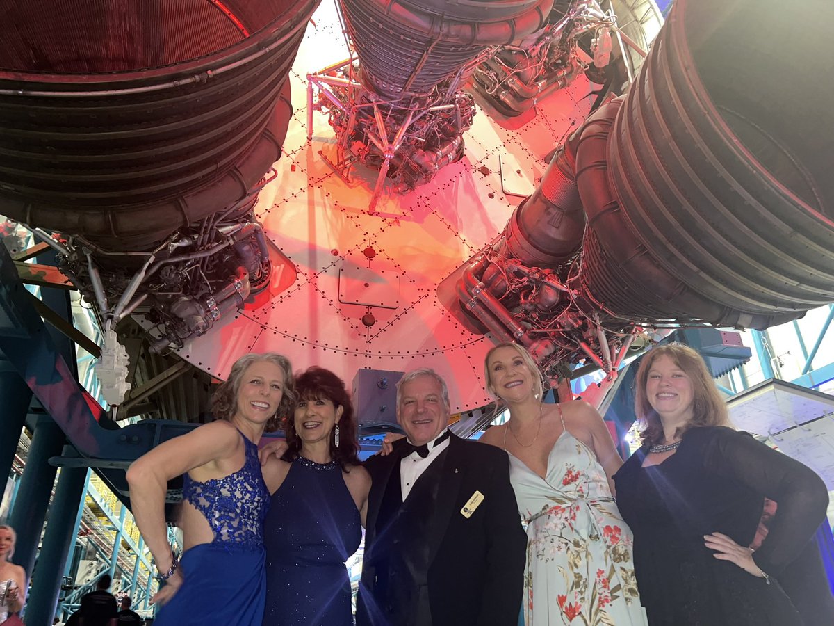 A stellar evening at @NASAKennedy last night celebrating the 2 newest inductees to the #AstronautHallOfFame- @CaptMarkKelly & Roy Bridges. Congrats to both! 

Great to see so much of the #SpaceFamily but as usual I didn’t do nearly well enough getting pictures! #SpaceInspires