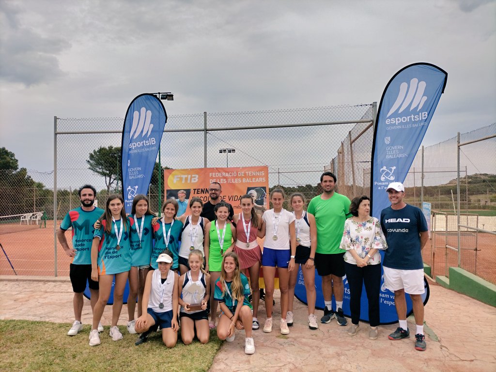 GOIB_Social's tweet photo. 👏🎾Enhorabona a les guanyadores i guanyadors i participants de la Final Federada de Tennis infantil femení i masculí d'Esport a l'Edat Escolar de les Illes Balears, que organitza la Conselleria des d'@esportsIB, i a clubs i famílies que promouen l'esport base als seus fills. https://t.co/9Ei6FHnFaW
