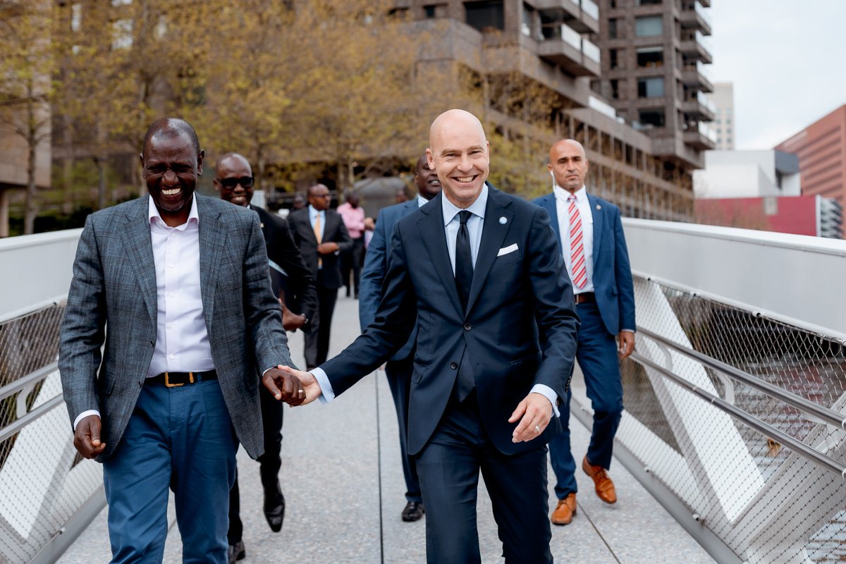 Prof_PatrickV's tweet image. Extremely honored to welcome President @WilliamsRuto to the GCA Floating Office today to join forces to double down on climate adaptation finance through the Africa Adaptation Acceleration Program #AAAP ahead of the Africa Climate Action Summit @akin_adesina @AUC_MoussaFaki