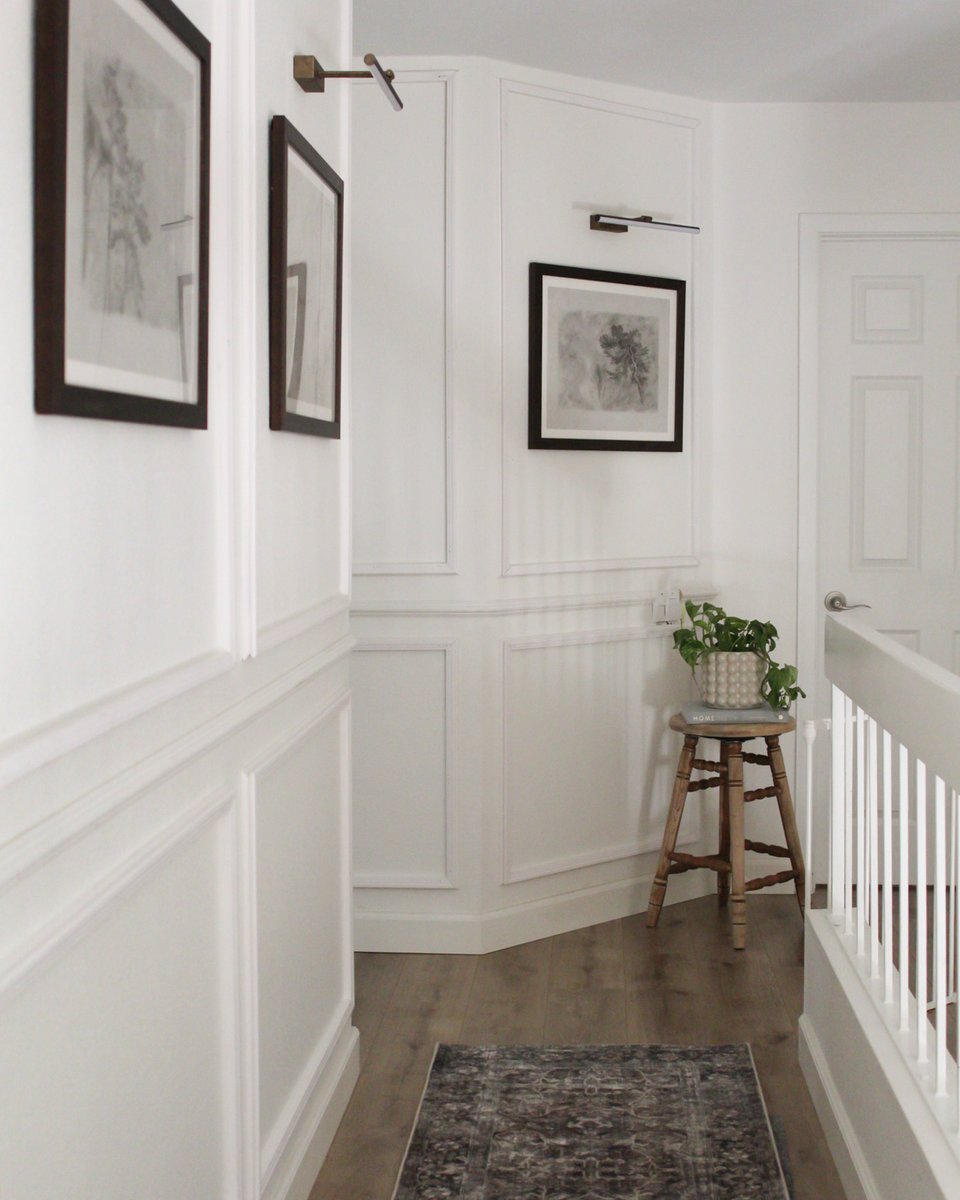 FrameItEasy's tweet image. Boring hallway? Create some visual interest with a few frames! 🖼️
Photo: Kristen @livedininteriors
-----
#neutraldecor #neutralstyle
#neutralhome #neutral