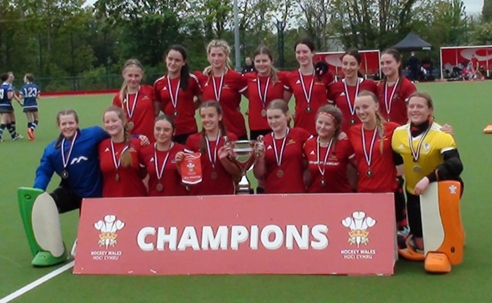AJPartridge88's tweet photo. Secured title of U16 Welsh Cup Champions with my fellow bears @PenarthLadiesHC First playing outfield in match ending 2.2 to then have clean sheet in the penalty shuffles as GK. Countdown to U18 🏴󠁧󠁢󠁷󠁬󠁳󠁿🏆finals later @OBOhockeyUK @chamroxhockey @gllsf @LlanishenHighPE @MADHockeyCoach https://t.co/2fYIGBoASR
