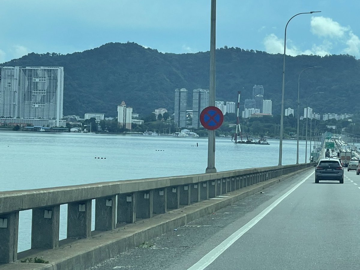 DVT1991's tweet photo. Just wondering what project is going on right next to Penang Bridge. Anybody can explain. @VisitPenang  #penang @MyPulauPinang https://t.co/bUcGd34R4f