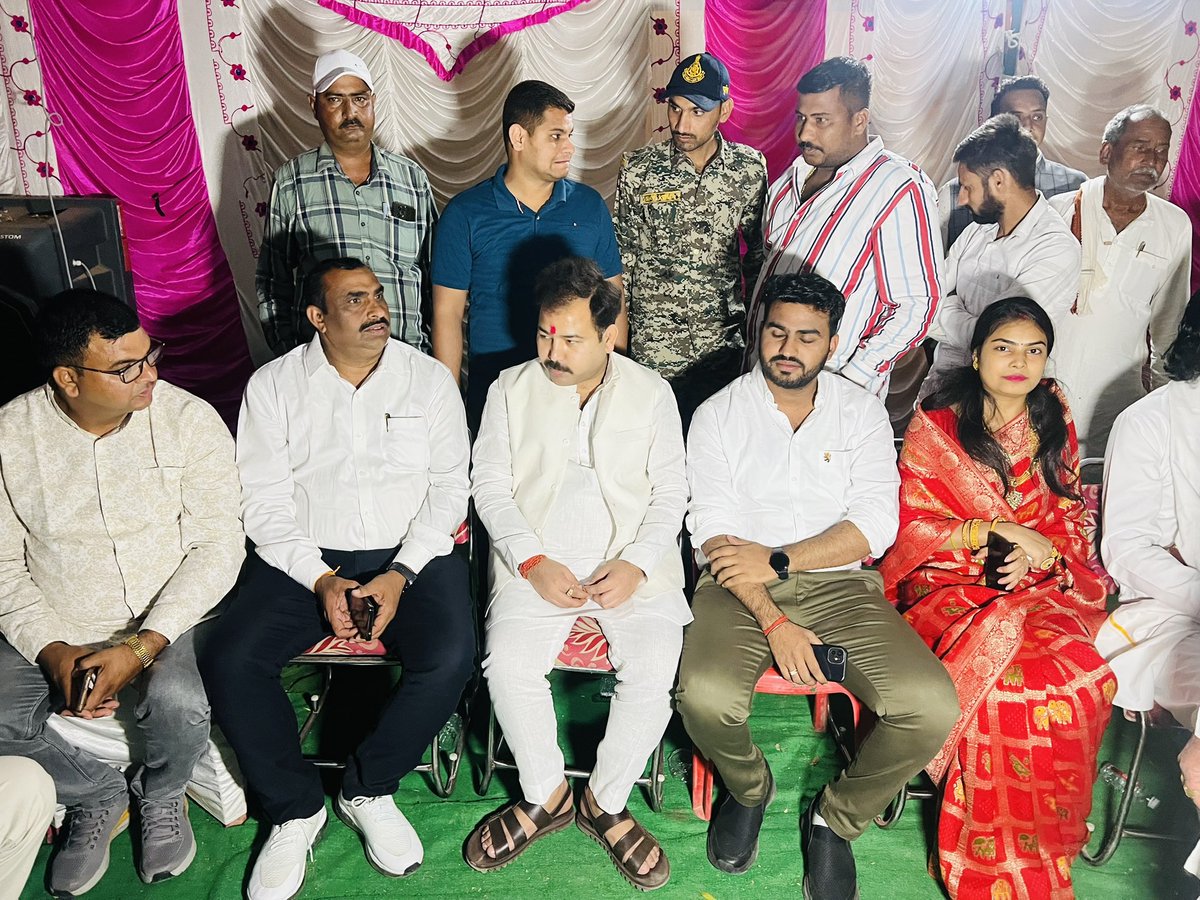 ज़िला पंचायत अध्यक्ष श्रीमती आरती गुर्जर जी के यहाँ विवाह समारोह शामिल में होकर कर बधाई दीं।