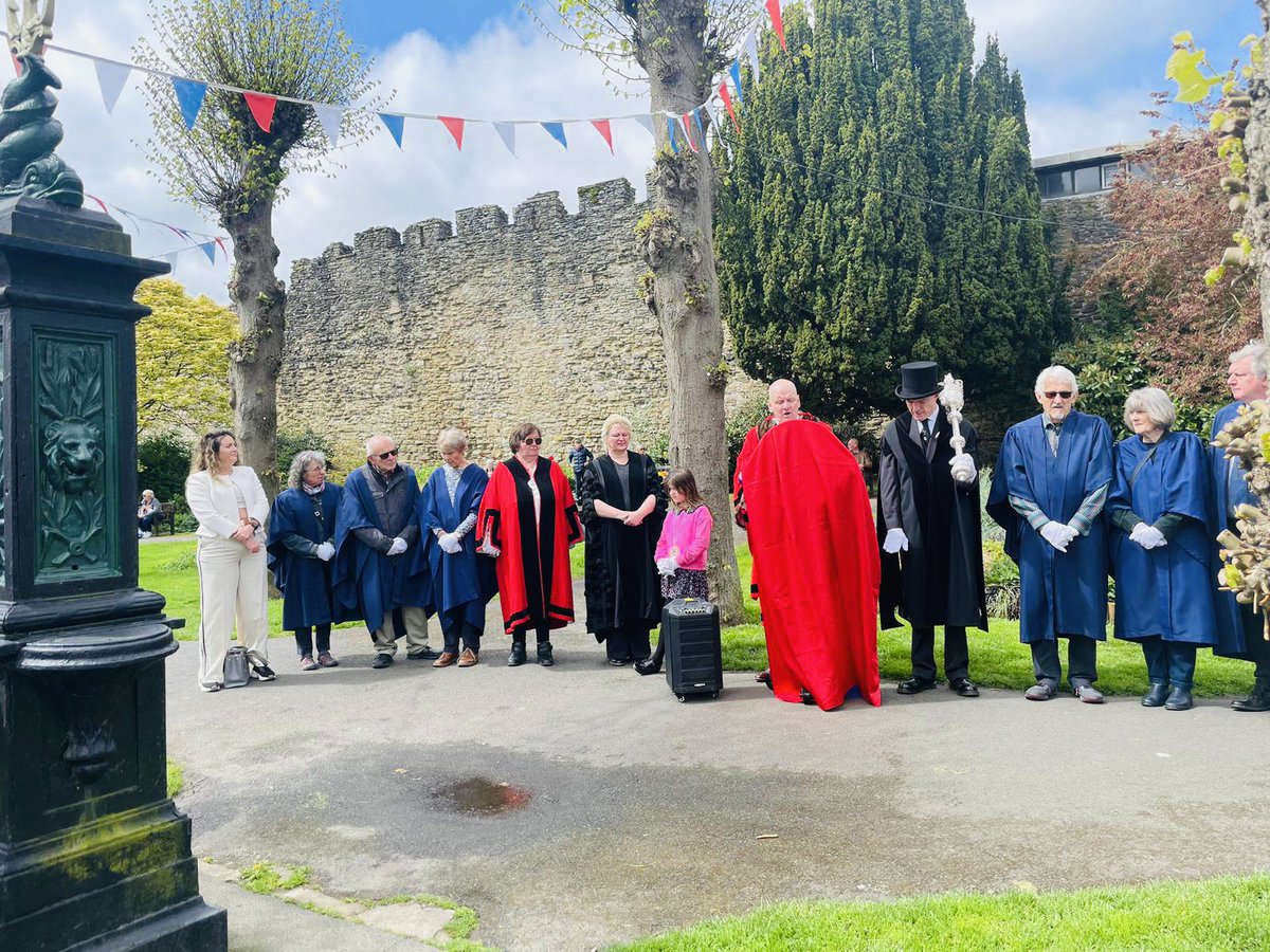 Wonderful to attend @LudlowTC #Coronation Plaque unveiling & #CoronationBigLunch @LudlowCastle1 What a memorable day and great to see so many people enjoying the atmosphere #Coronation2023