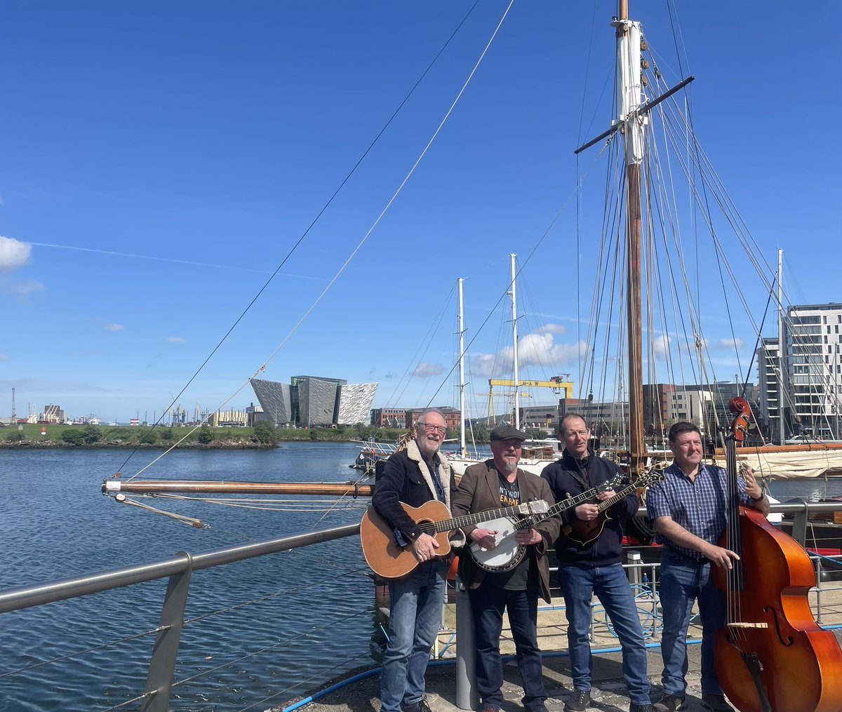 matherscarolyn's tweet photo. What a perfect day for some foot-stompin bluegrass tunes ❤️☀️ - catch the brilliant #BrokenStringBand at the #soundyard (behind the SSE Arena) from 3pm to 5pm today!
Part of @MaritimeBelfast free live music Sunday programme on the #maritimemile 🎶 https://t.co/5leETA2EM3