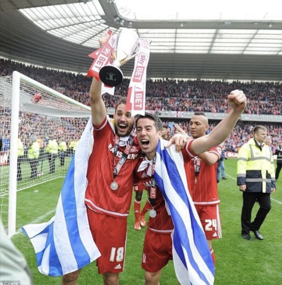 carlosdepena's tweet photo. 7 years ago! @Boro 
Promotion to @premierleague! https://t.co/S5kW38mRro