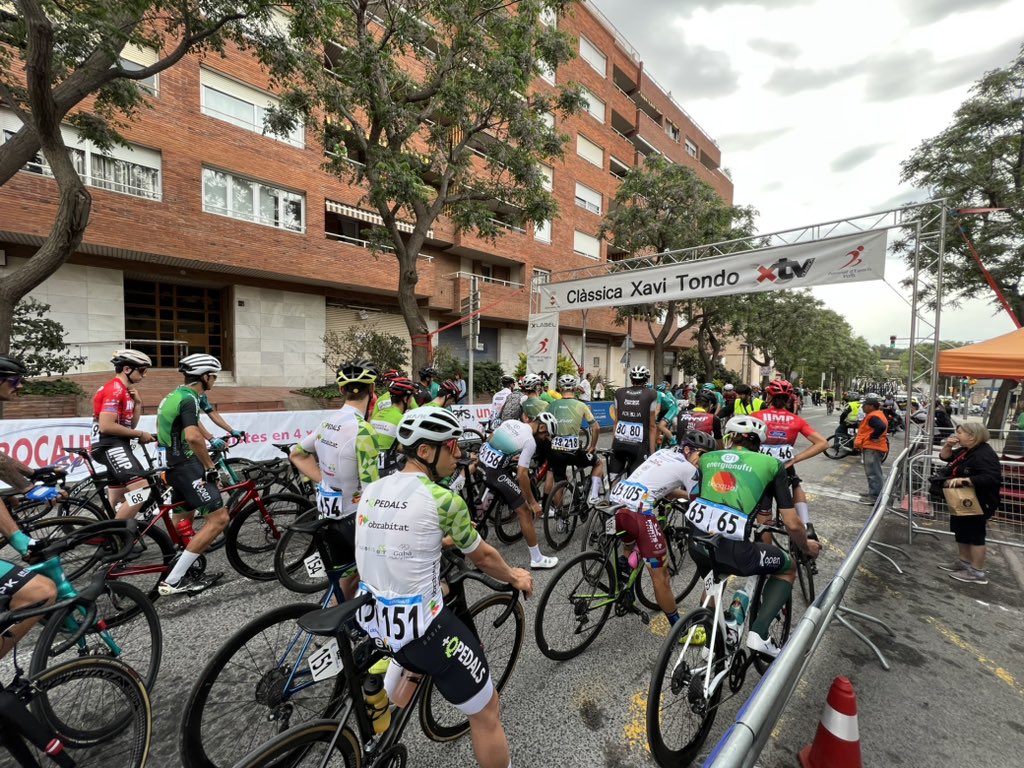 JuntsXValls's tweet photo. 🚩 Aquest matí Valls ha viscut la Clàssica Xavi Tondo, el Campionat 🚲 de Catalunya de carretera elit/sub23 masculí 👏

🚴🏻‍♂️ Enhorabona a tothom qui ho ha fet possible i per moltes edicions més! https://t.co/Efa6GJbnLj