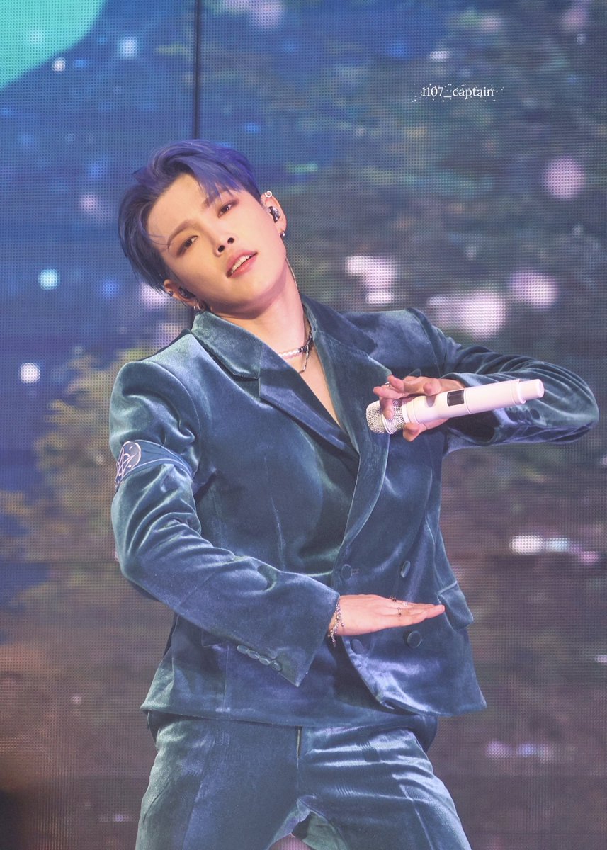 1107_captain's tweet photo. 230429 홍중

나를 감싸줘 my aurora

#에이티즈 #홍중 #ATEEZ #HONGJOONG https://t.co/cSei4dXNnR