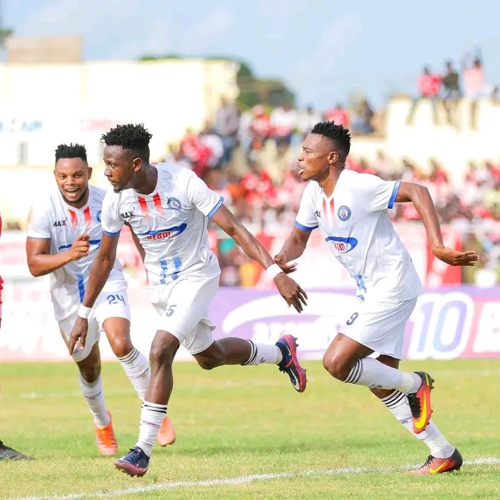 SokaPlace's tweet photo. 65' Azam FC 1-1 Simba SC
Mwaikenda⚽
Kanoute⚽
#AsfcSemiFinal https://t.co/AEUwLmuWC2
