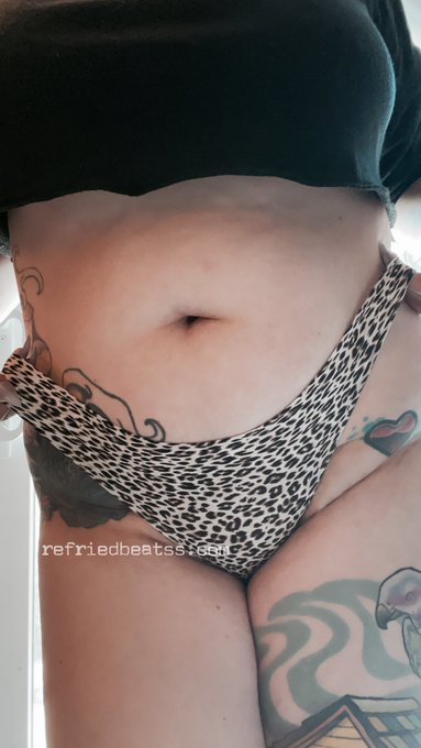 this is my sunday casual. 🤭 https://t.co/YptYdHdcII