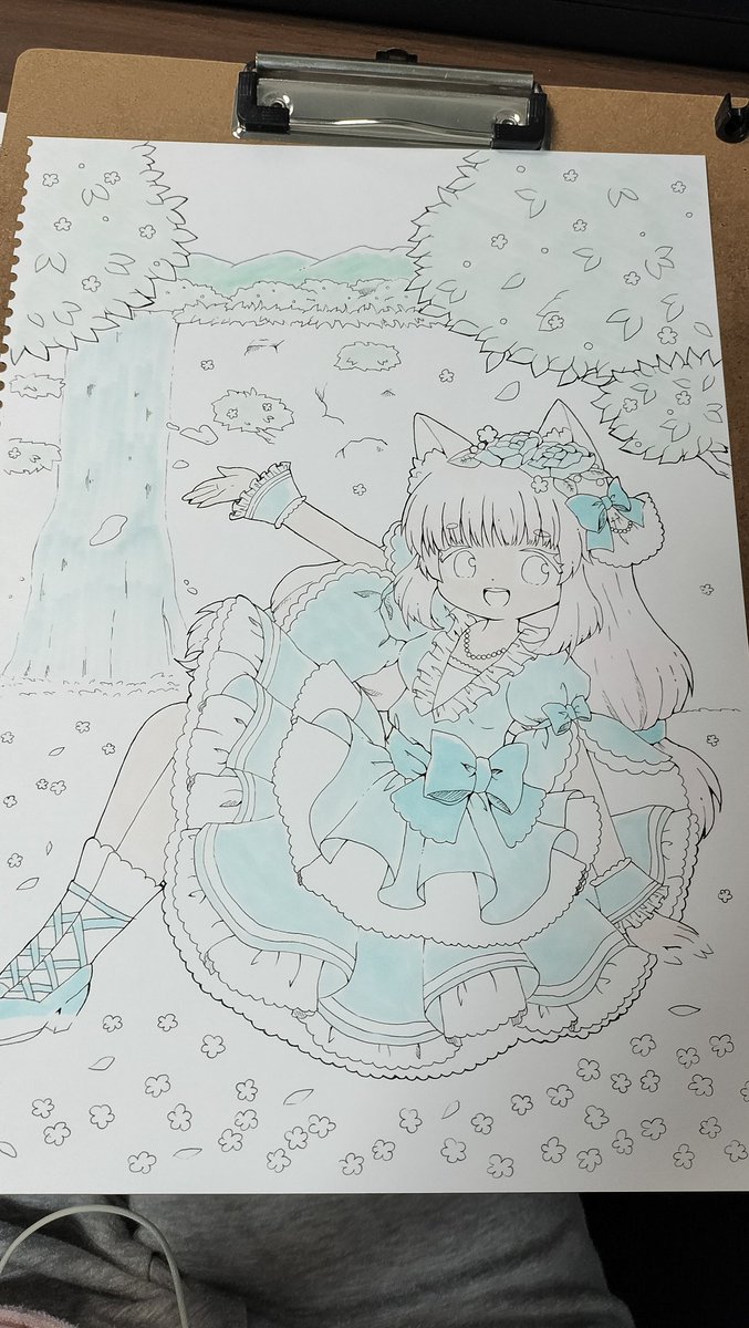 何回も線画かきなおしたー😩やっと少し先に進めたよ…。軽く下塗りもできた!