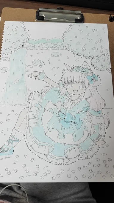 何回も線画かきなおしたー😩やっと少し先に進めたよ…。軽く下塗りもできた!