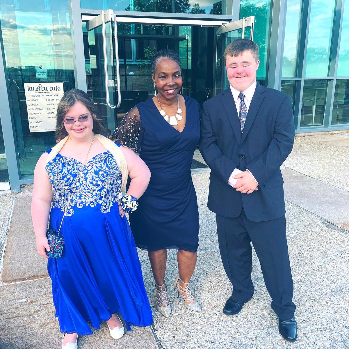 phslss's tweet image. Gianna and Kyle had an awesome time at junior prom 🕺🪩💃🏻