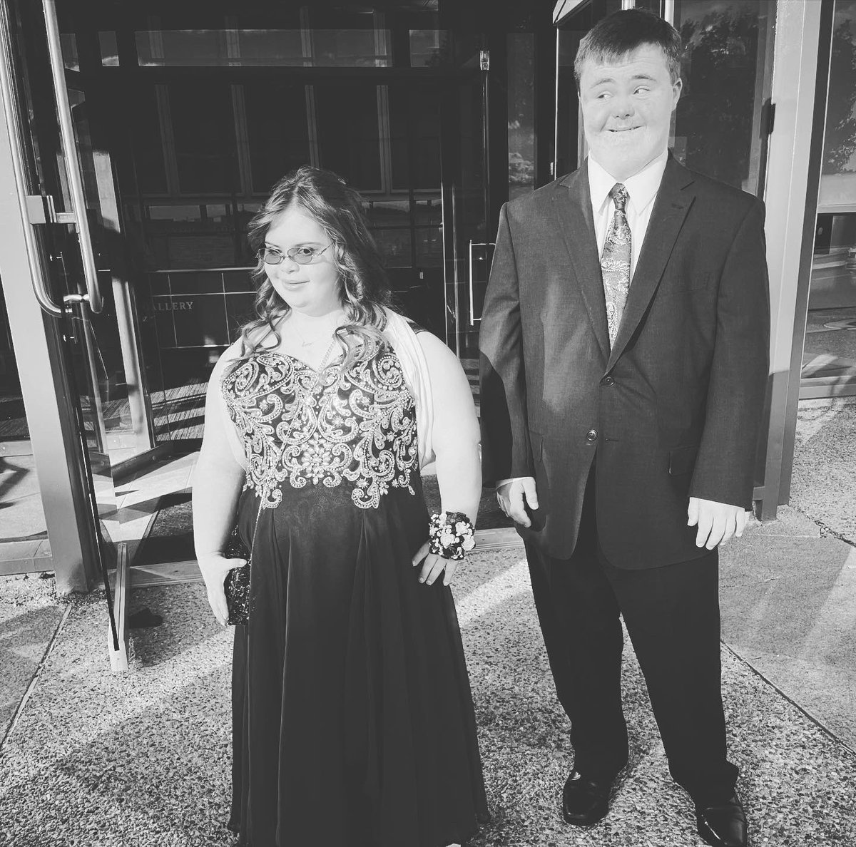 phslss's tweet image. Gianna and Kyle had an awesome time at junior prom 🕺🪩💃🏻
