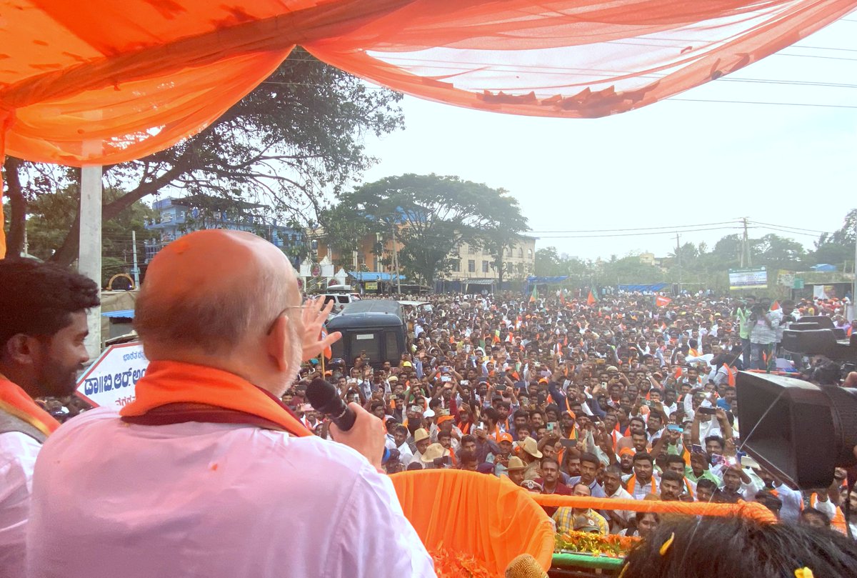 AmitShah's tweet photo. The BJP's thrust into the rural economy has improved the income levels of farmers, tribes and women. No wonder then that the BJP is their favourite party. Pictures from Doddaballapura roadshow.
#NannaVoteModige https://t.co/5xWl0z7GQF