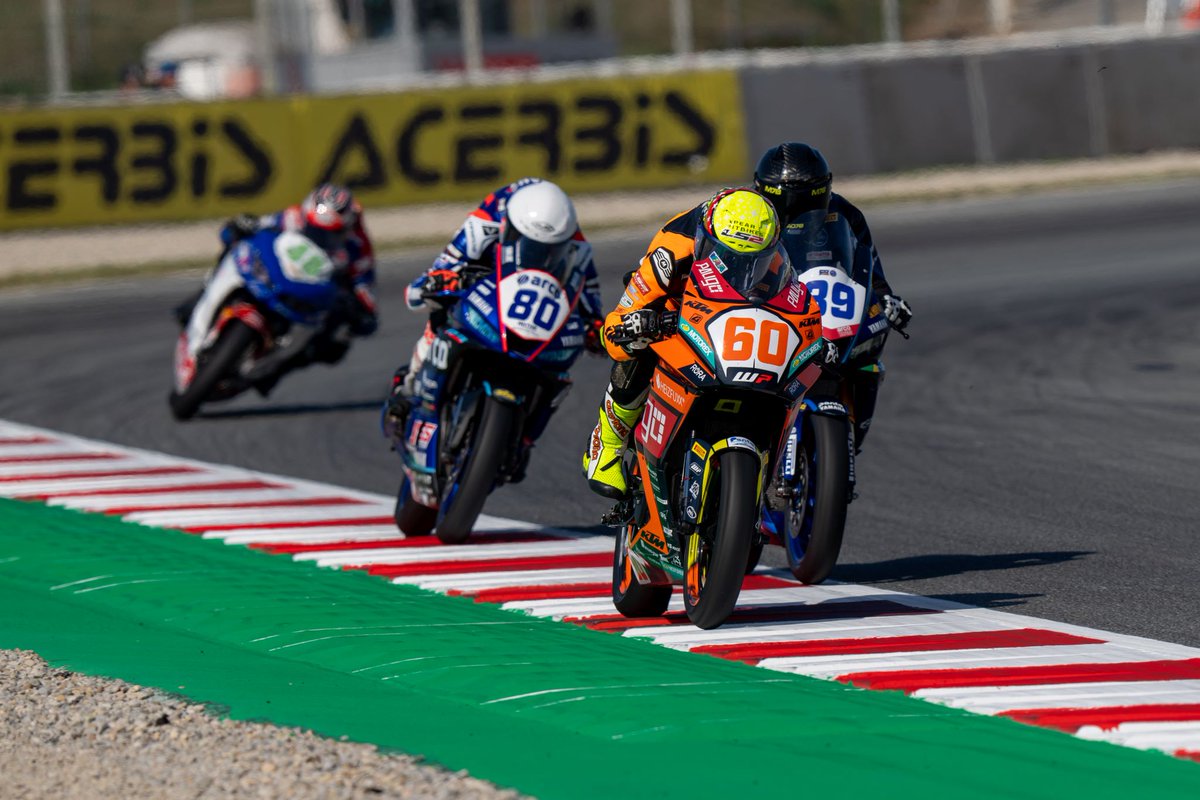 DirkGeiger60's tweet photo. #CatalanWorldSBK #WSSP300 #Race2 🏁

🅿️6️⃣ +0.578

#DG60 with #FreudenbergRacing at @Circuitcat_eng

@WorldSBK #WorldSSP300 
#KTM #RC390R 
#LS2Helmets 
#Mass 
#Yamoto 
#DaytonaBoots https://t.co/wG3rVyJBoQ