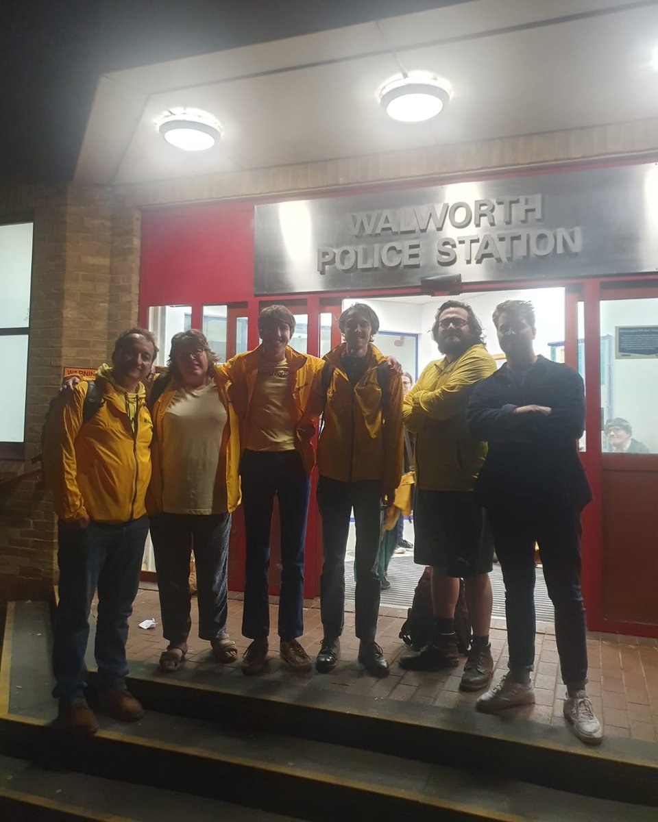 The Republic Eight - we're out!

STATEMENT at buff.ly/3NK9DCm 

Thank you for your support!

#NotMyKing #AbolishTheMonarchy #RepublicEight