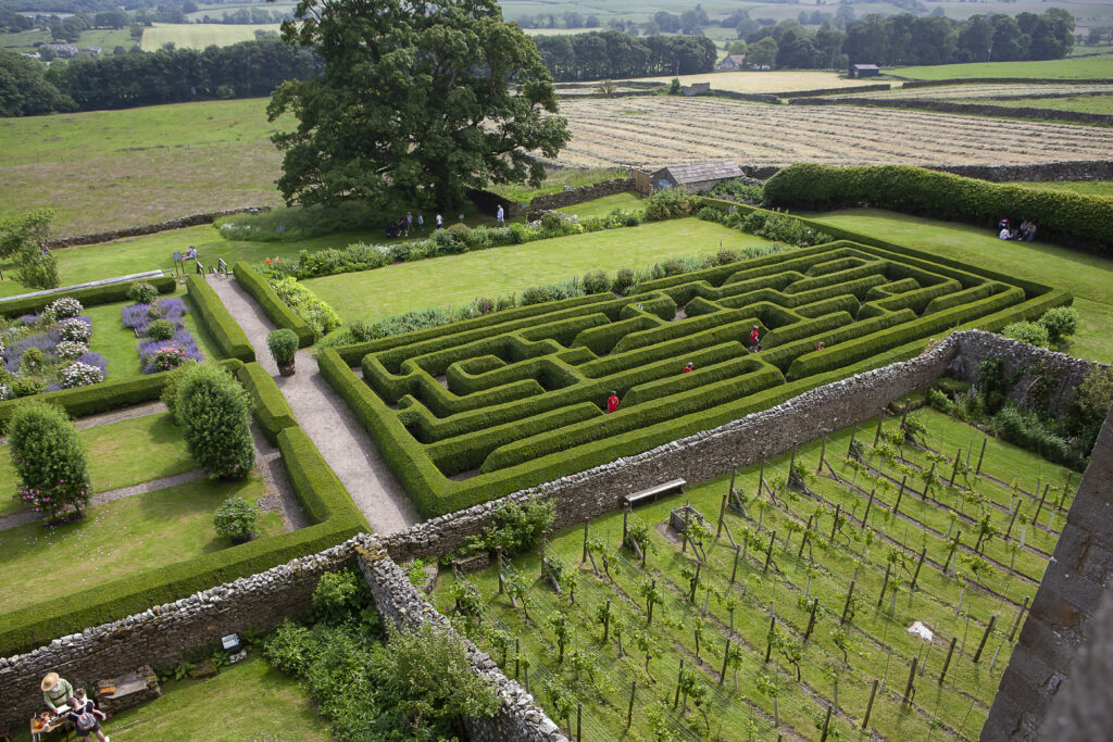 TEGmagazine's tweet photo. Bolton Castle, in North Yorkshire, is one of the best preserved privately owned medieval castles in the UK. Discover the 10 most fascinating medieval plants in their gardens. 

https://t.co/1A8FoMivvK https://t.co/OYqhgr0ZGI