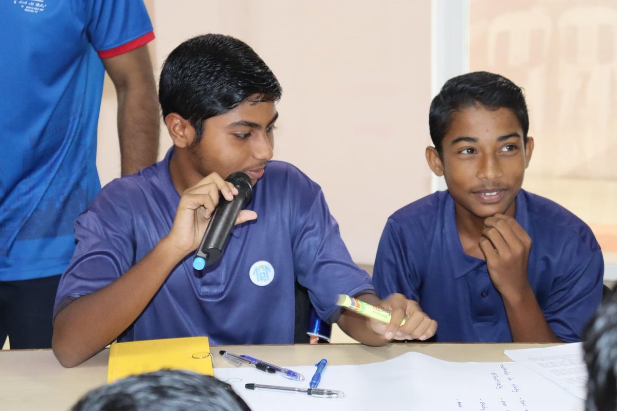 mnu_tc's tweet photo. އުނގެނުމުގެ ހުނަރުތައް ދަސްކޮށްދިނުމަށް ގދ.އަތޮޅު ތަޢުލީމީ މަރުކަޒުގެ ގްރޭޑް 7ގެ ދަރިވަރުންނަށް  ކުރިއަށްގެންދެވުނު  މަޢުލޫމާތު ސެޝަނުގެ ތެެރެއިން
@MNUedu @gdh_aec https://t.co/PeQ9eOSrec