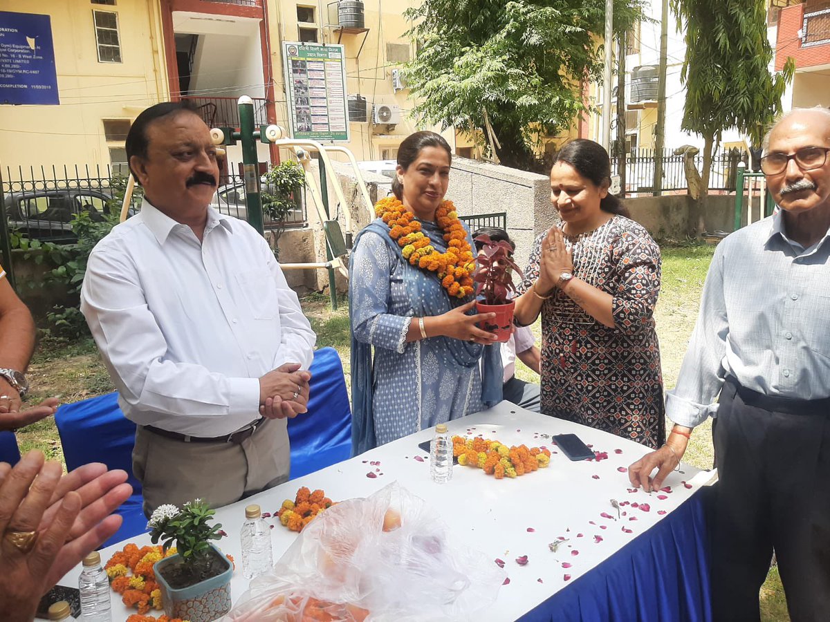aapdimpleahuja's tweet photo. Today met with RWA & local residents of Block C3A, Janakpuri along with my Team . Discussed all the issues and assured them will get resolved soon .
Location :- C3A Block , Janakpuri .
Date - 7th May 2023
#ward104 #blockc3a #janakpuri @ipathak25 @aaprajeshrishi https://t.co/pWLEmYOYtc