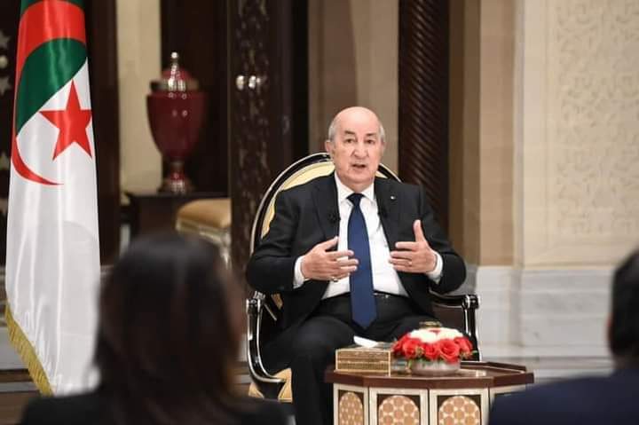 eltebboun's tweet photo. الرئيس تبون :
🔴 المسؤولية ماهيش كرسي و لي دار غلطة يخلّص ولو وزير
🔴 صحافة التصفاق ما تفيدش البلاد  
🔴 الرياضة المدرسية اساس نحو النخبة 
🔴 الدعم الكامل للفلاحة في الصحراء
🔴 استرجاع 22 مليار دولار
🔴 13 مليار دولار خارج المحروقات
🔴 ترشحت حرا و الحزب الذي انتميت إليه صوت ضدي. https://t.co/pHvMbnxhRL